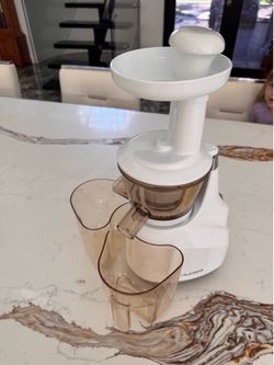 Juice extractor + food containers
