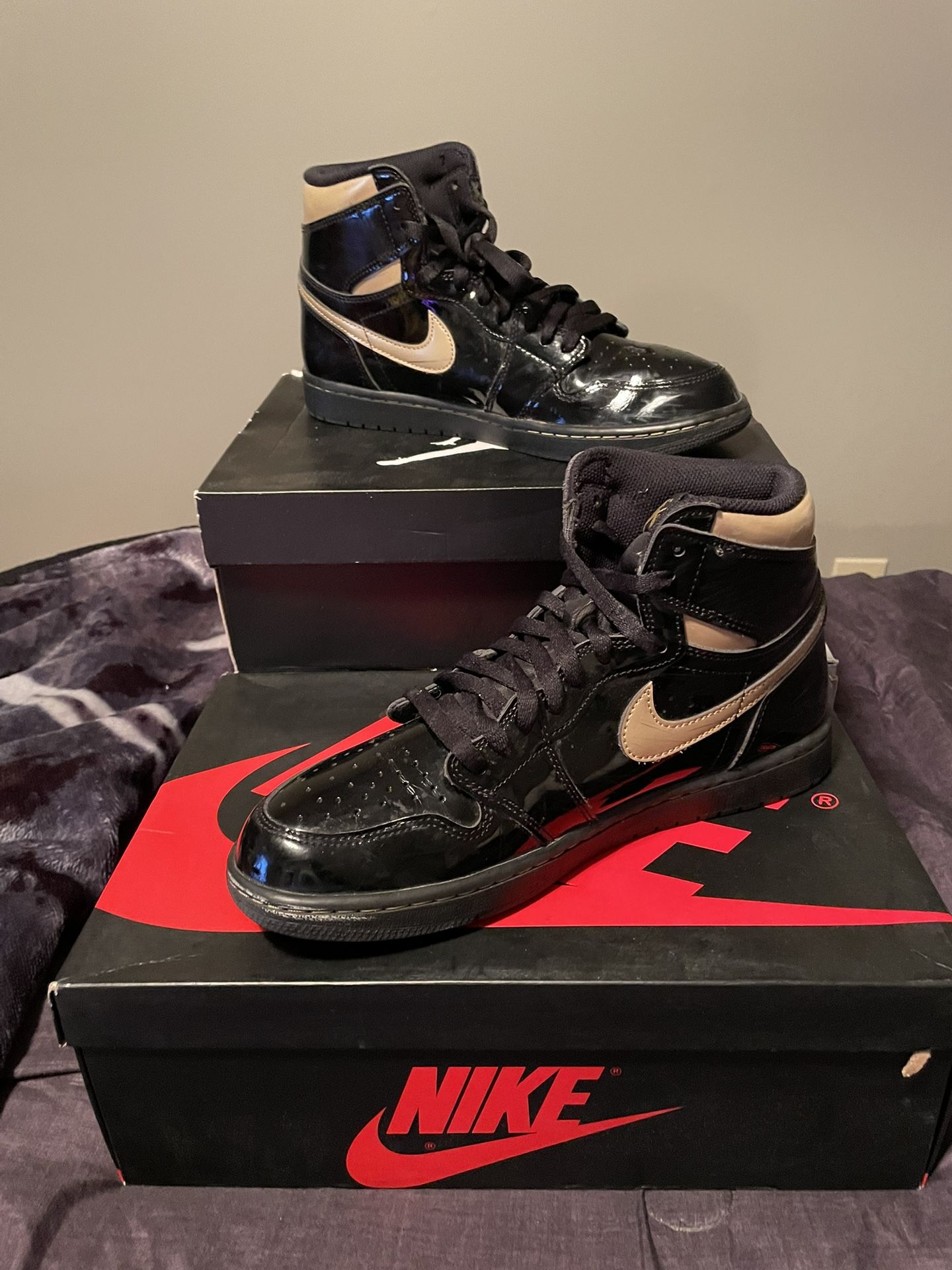 Jordan 1 Retro High Black Metallic Gold