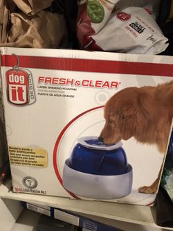 Pet drinking fountain