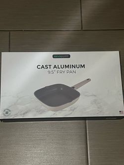 Cast aluminum frying pan