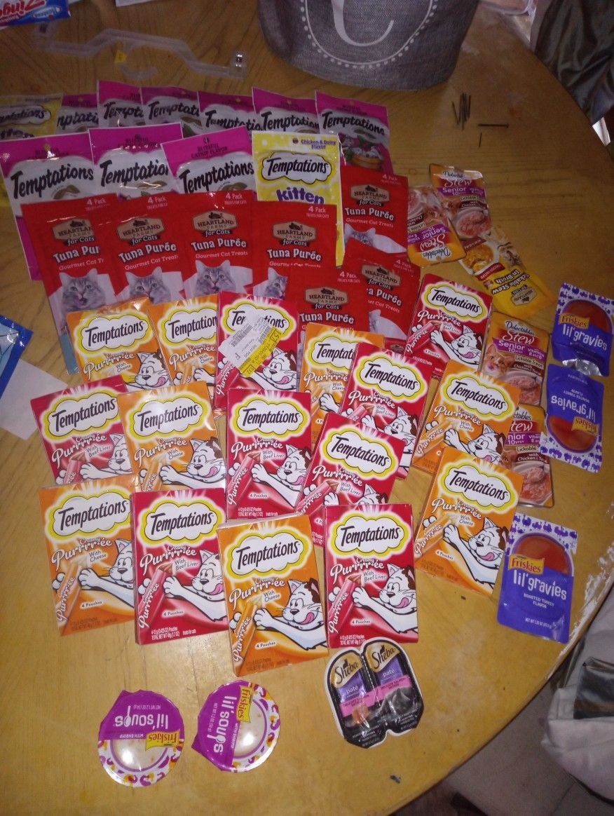 Cat And Kitten Food, Puree, And Treats