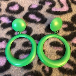 Lime Green Dangling Earrings Ring O-Shape circle grass green. 