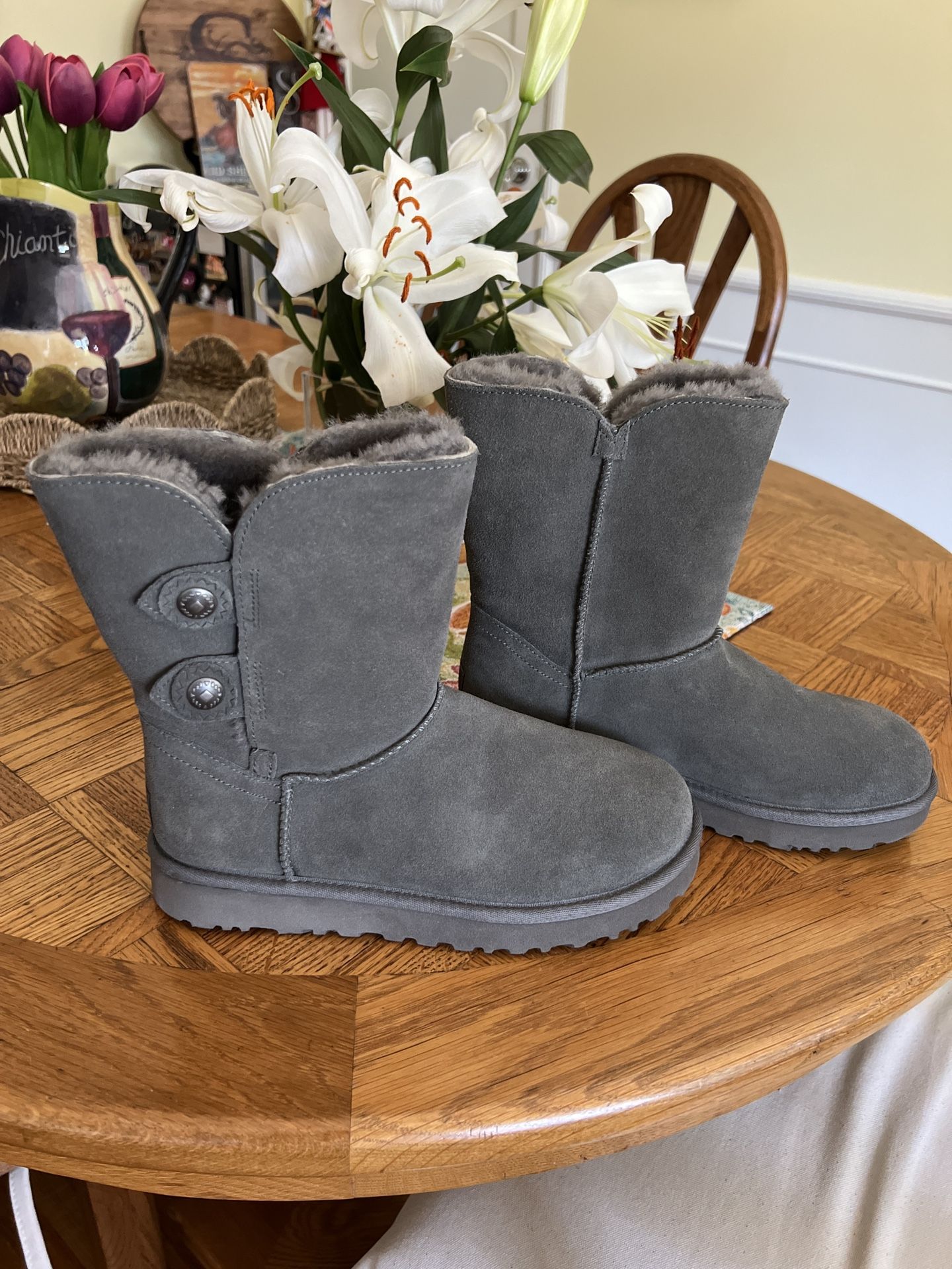Never Worn UGGS