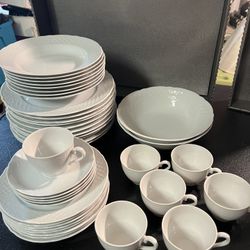 Vintage Oscar de la Renta Bone China/ Dinnerware / Lot Of 39/plates/Cups