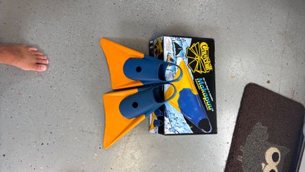 Churchill fins. Never used. Size M/L