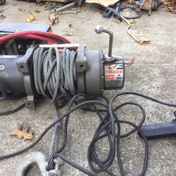 Warn 9000lb Winch With Mount And Fairleads