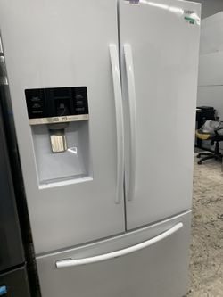 Samsung French door in glossy white