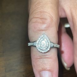 Wedding / engagement Ring