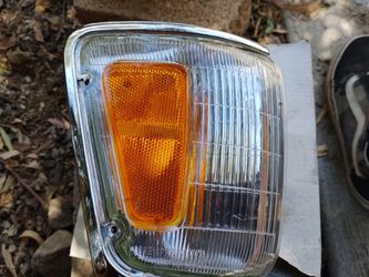 Toyota pickup park lights