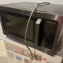 Toshiba countertop microwave oven ….used!!