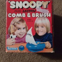 1975 Vintage Snoopy Comb And Brush Set  Unused IN Original Packaging 