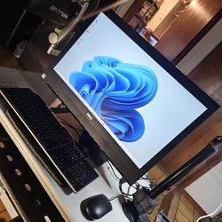 Dell 24 All In One PC. i7-2.80GHz-CPU 16GB Ram 512GB SSD Wi-Fi Bluetooth