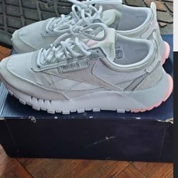 Womens Sneakers Reebok Size 9 