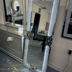 New MIRROR stand 