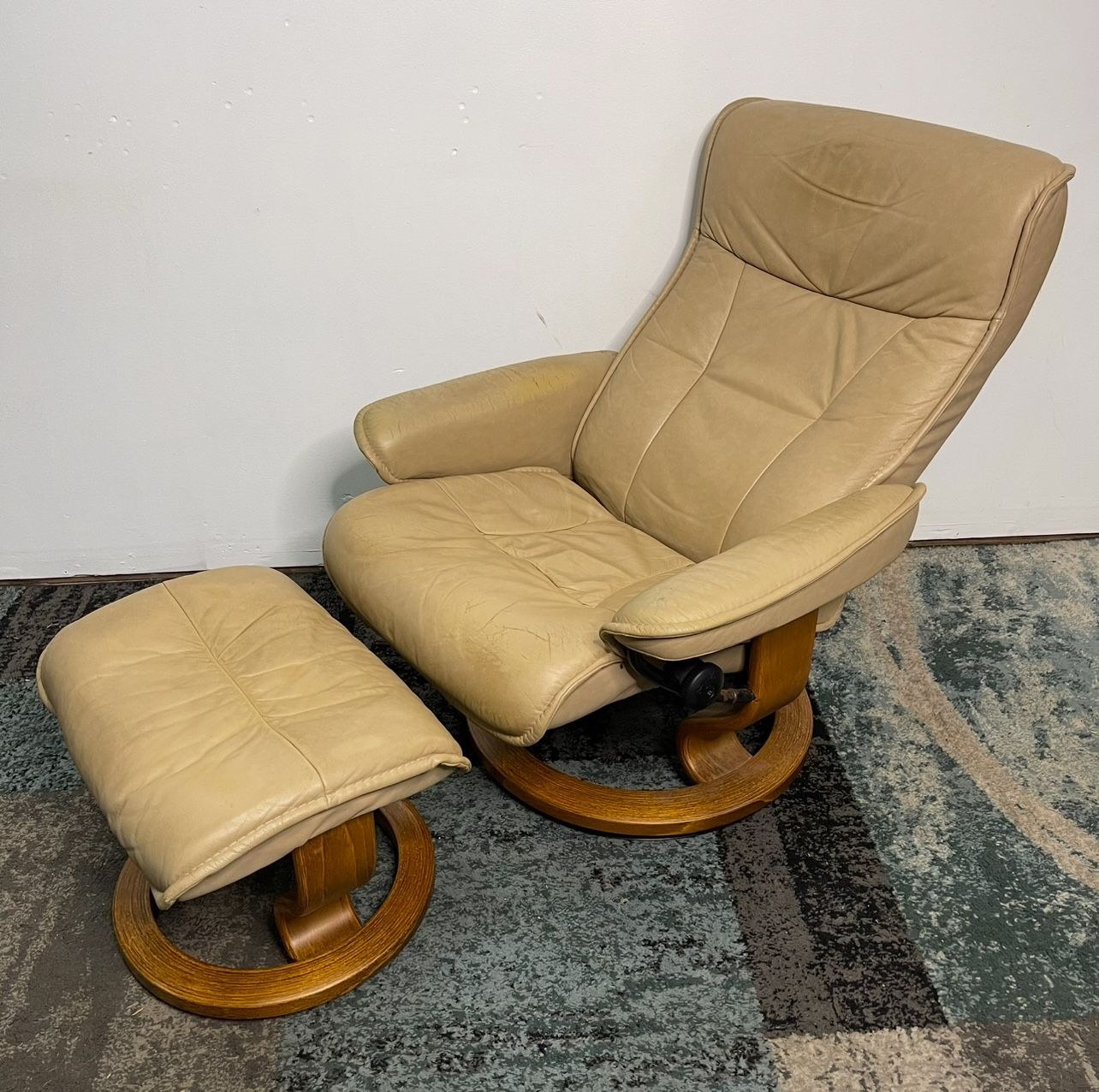 Ekornes Stressless Leather Recliner Chair And Ottoman