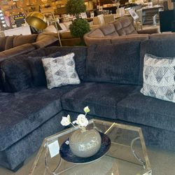 2 Pc Sleeper Sectional With Chaise 
