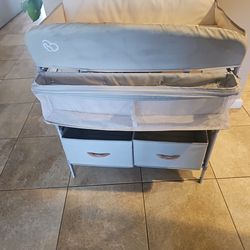 Baby changing station with storage