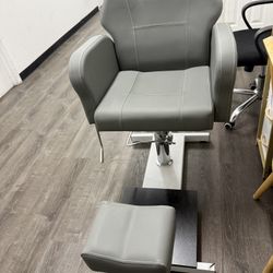 Nail Salon Manicure Chair with Footrest – Like New