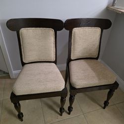 Rustic Elegance Vintage Dining Table In Mind Condition In Brown Color 