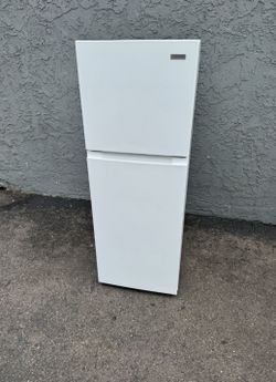 10 Cubic Refrigerator Fridge Freezer Free Local Delivery/30 Day Warranty