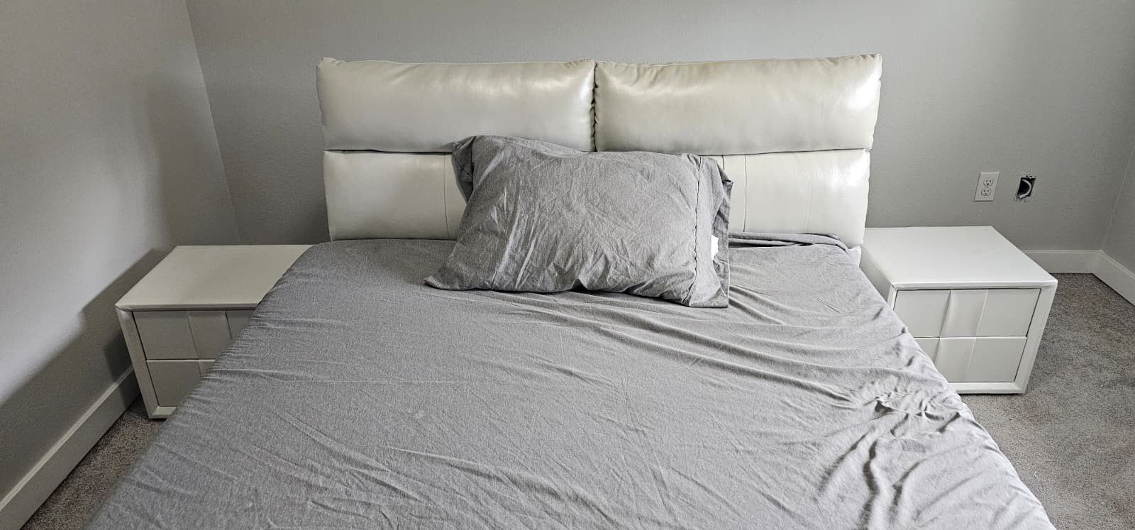 Queen Bed Set With 2 Nightstand And 12inch Memory Foam Mattress