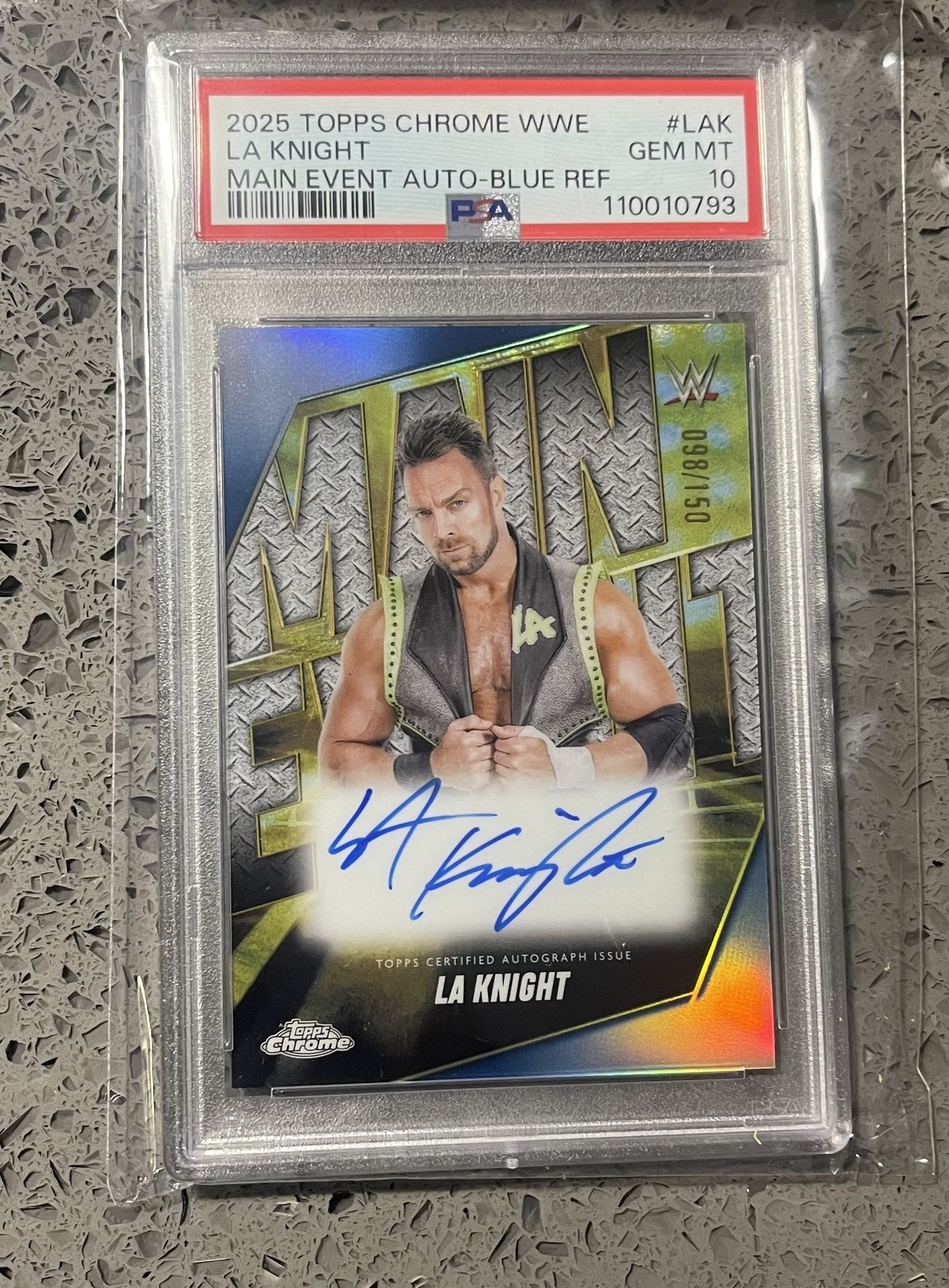 LA KNIGHT PSA 10 2025 TOPPS MAIN EVENT CHROME WWE BLUE REFRACTOR AUTO 098/150