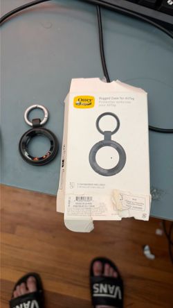 Air tag case otter box