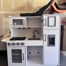 Play Kitchen 