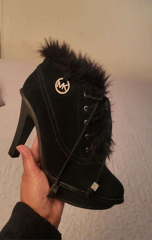 Michael Kors Black Leather Suede Fau Size 8