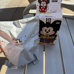 MICKEY FAMILY POP MART-MINNIE