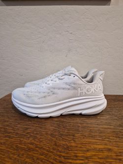Hoka One One Clifton 9 Athletic Running Shoes 
Women's Size US 6.5 D