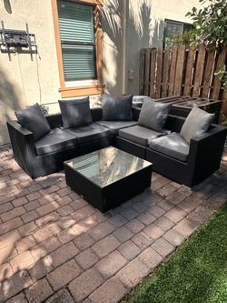 Outdoor Patio Set (6 pieces + cushions)