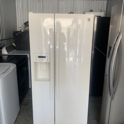 Kenmore Refrigerator Good Condition Everything Works Fine 