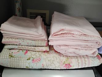 Hobby Lobby Patchwork King Quilt and pink sheets