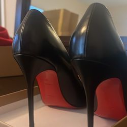 Christian Louboutins - Décolleté - 38.5 / women’s size 8