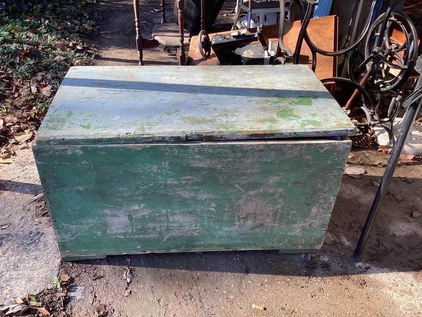 ANTIQUE TRUNK ORIGINAL PAINT(S)