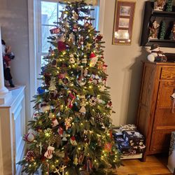 7.5 Pre lit Christmas Tree 