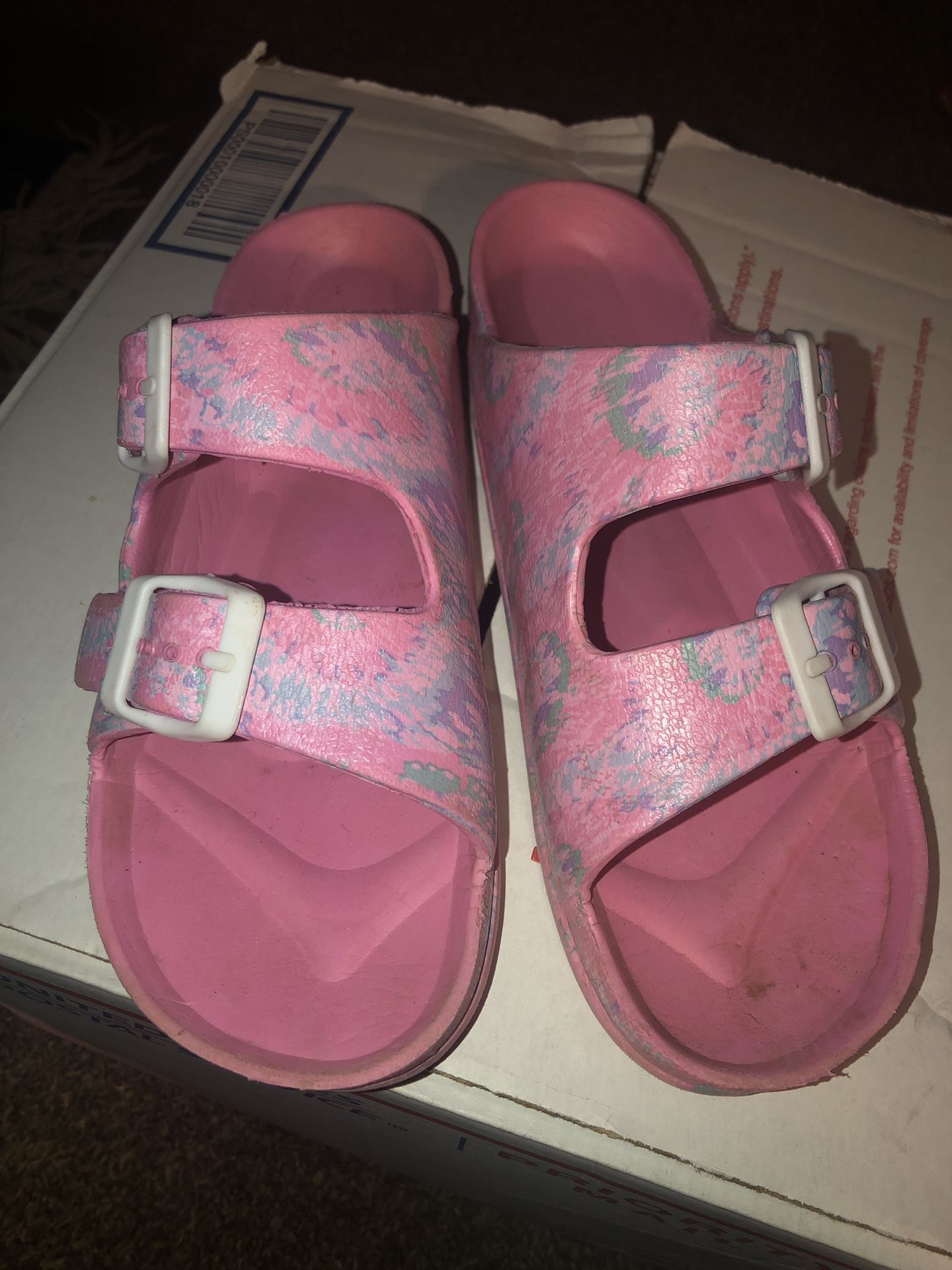 Girls Sandals  Pink  With Buckles. Size 1/2Y
