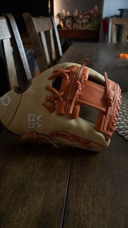 Softball infield glove