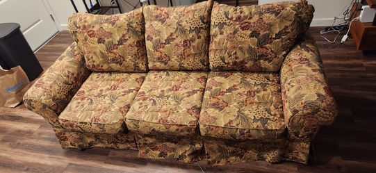 FREE , LIKE NEW , 3 SEAT SOFA COUCH