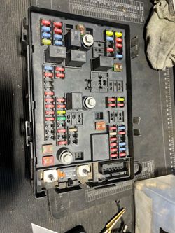 Fuse box part for 6.0 Chevy express 2500 and 3500, fits the years 2017 and 2018