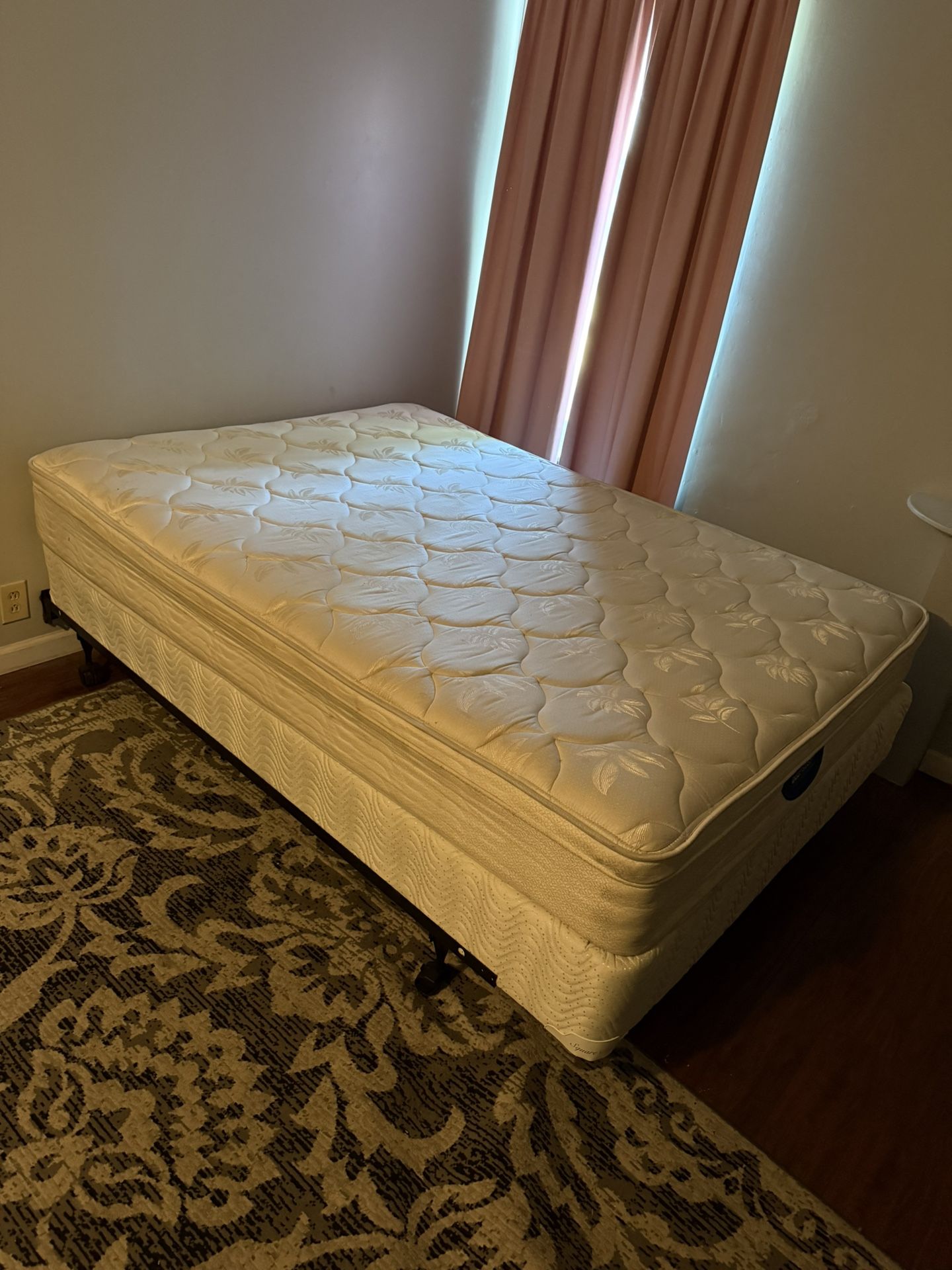 Queen Mattress w/ Boxspring & Frame