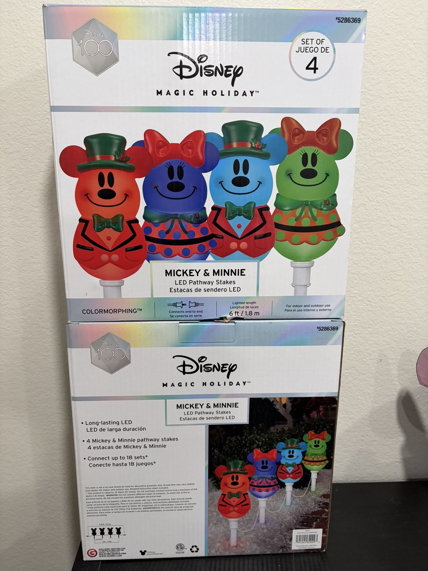 Brand New Disney Magic Holiday Mickey & Minnie Led Pathway Stakes