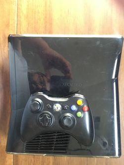 Xbox 360 slim with wireless controller