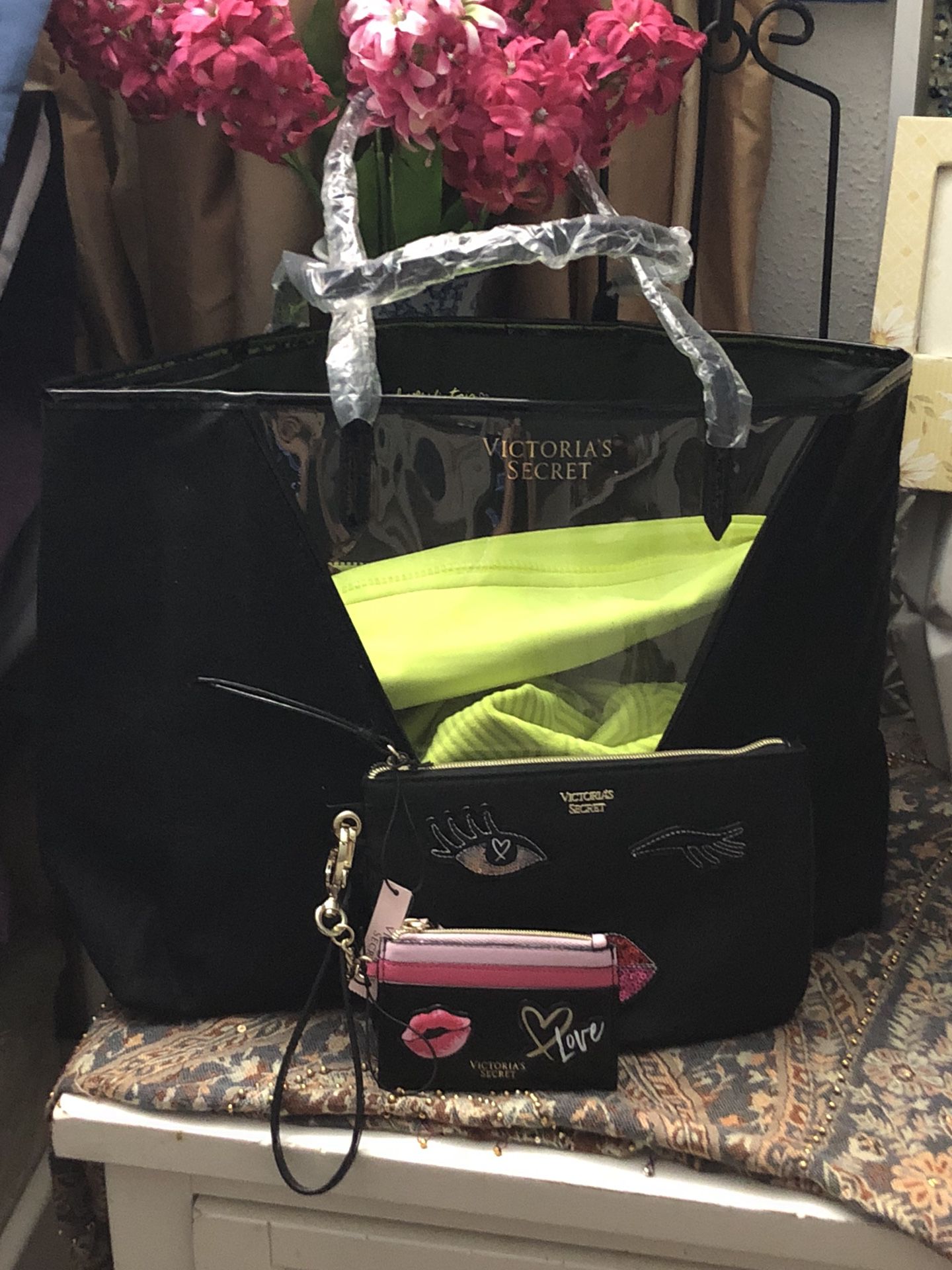 Gorgeous large tote with medium wristlet and free ID keychain