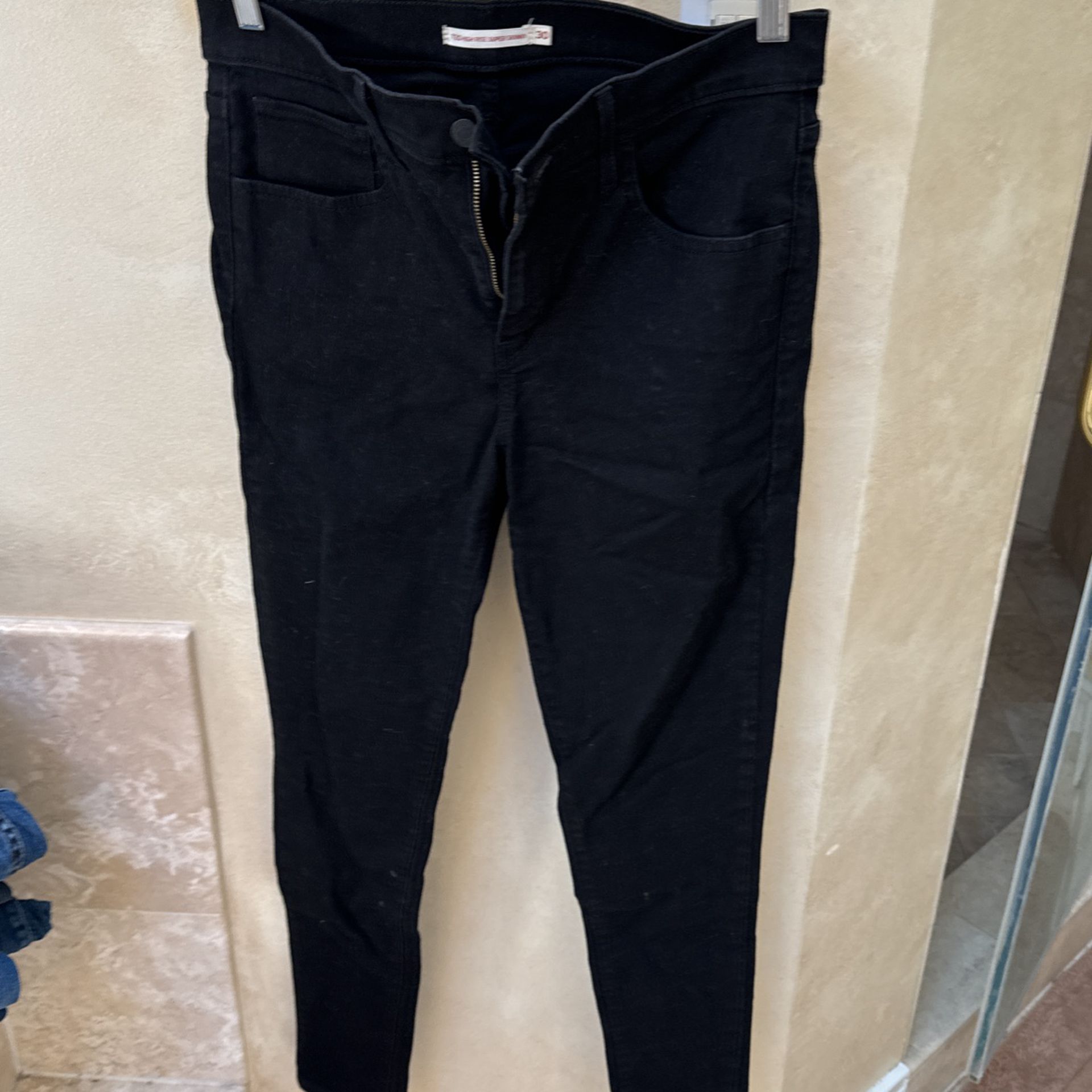 Levi’s - High Rise Black Jeans 30/10