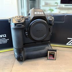 Nikon Z8 & MB-N12 Power Battery Grip