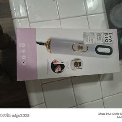 L+W BIO Opulence Lightweight Hair Dryer with 3 Comb Attachments.