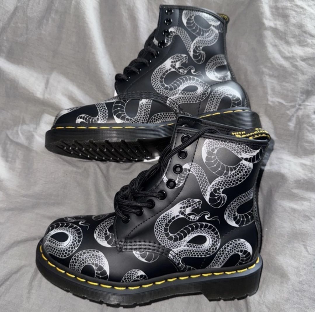 1460 Serpent Leather Boots - Dr. Marten