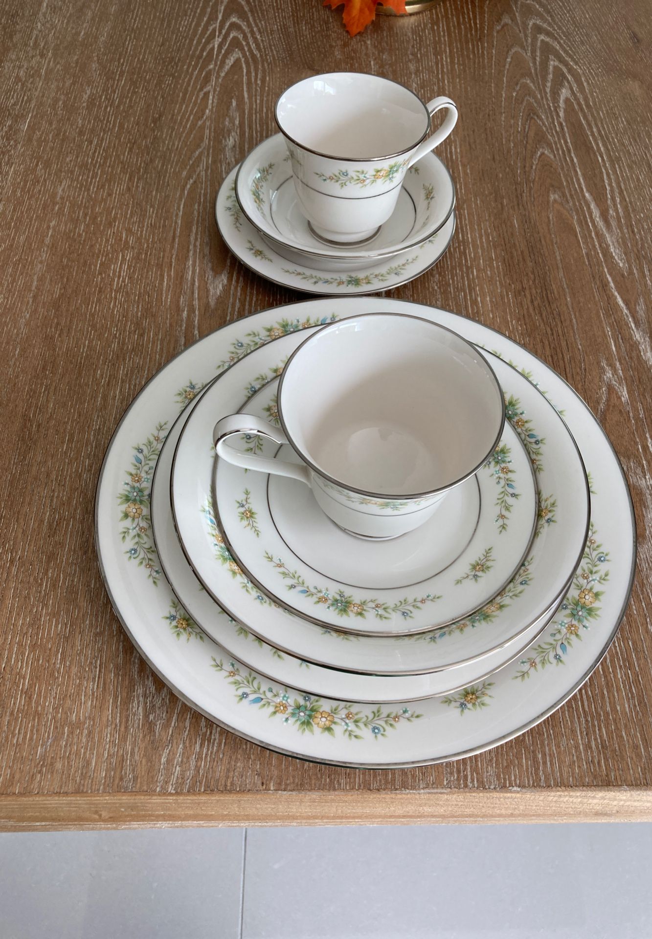 Noritake China 7pc Place Setting For 12 People 